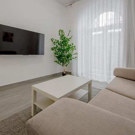 Suara Apartamentos 1 Madrid Buitenkant foto
