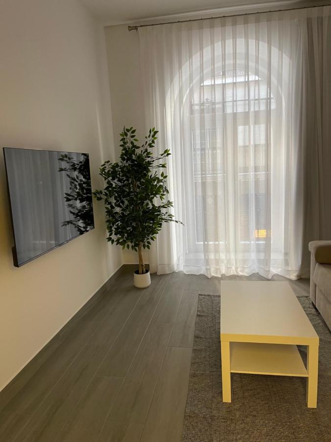 Suara Apartamentos 1 Madrid Buitenkant foto